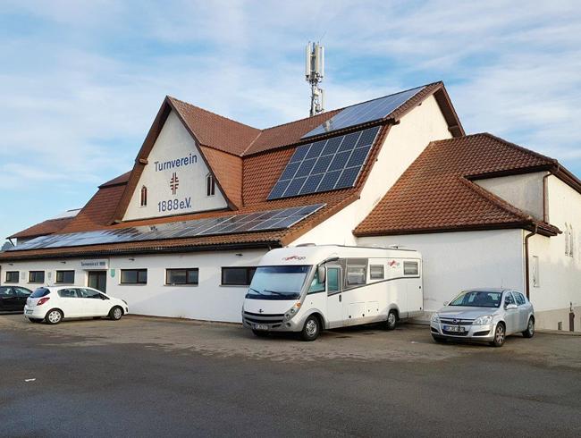 RMBH 01 Halle mit PV.jpg