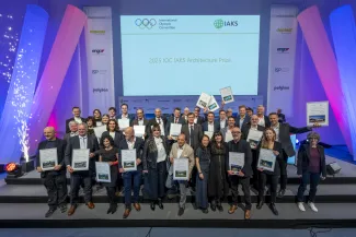 12-ioc-iaks-architecture-prize-2025---group-photo_-c--koelnmesse-uwe-weiser--29-.jpg