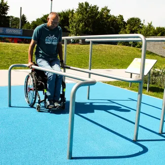 PLAYPARC-Inklusion-Frintrop-Voormans_1_Dips-Barren_650.jpg