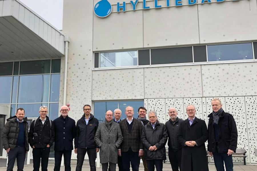 2019 03 - pool expert circle - meeting in Malmo - group in front of Hylliebadet