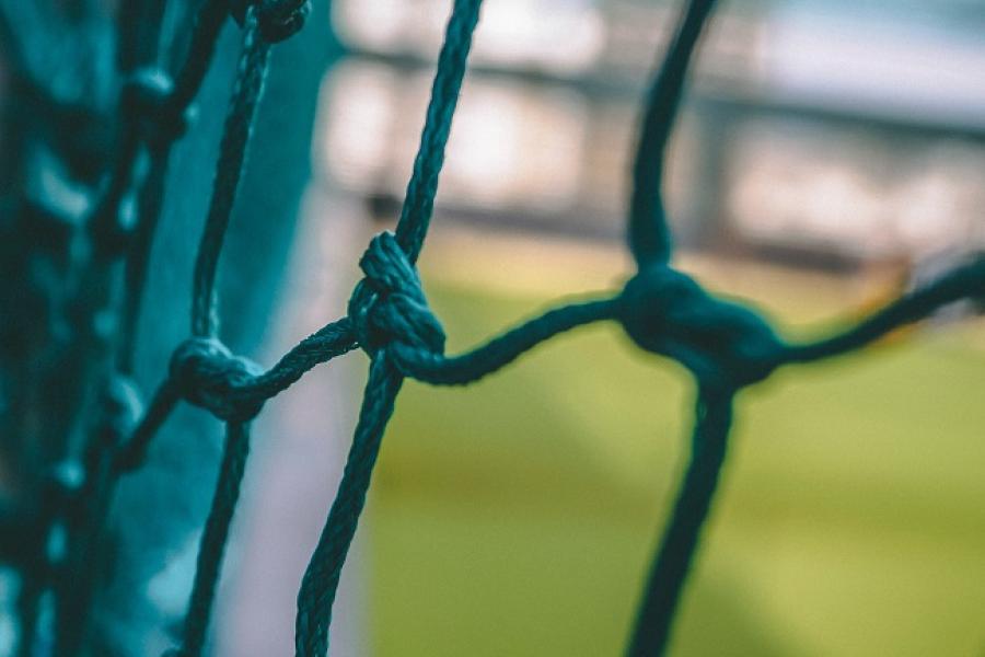 Blue metal barb wire zkx29dCIzO0-unsplash - krish_650