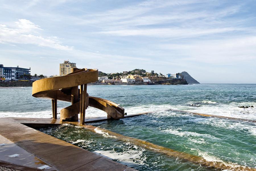 Public saltwater swimming pool in Mazatlán by Colectivo Urbano