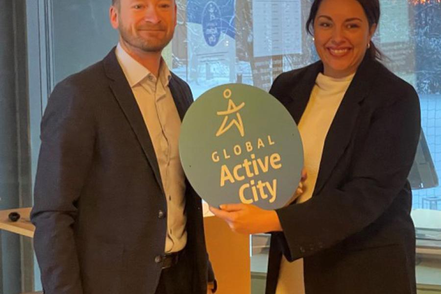 Fredrikstad Global Active City_handing over medal 650.jpg