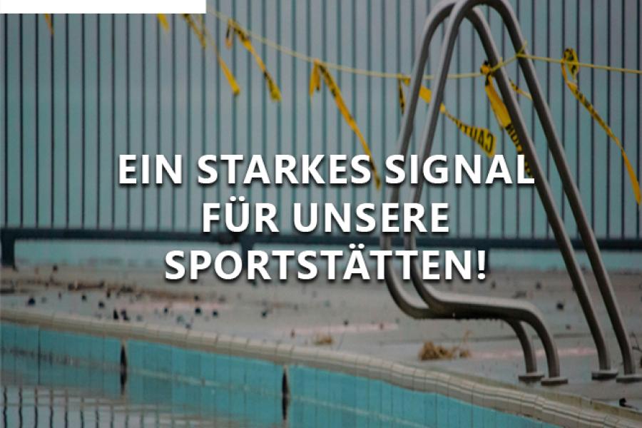 Ein starkes Signal für unsere Sportstätten Text, im Hintergrund marodes Becken, Vogel schwimmt im Wasser