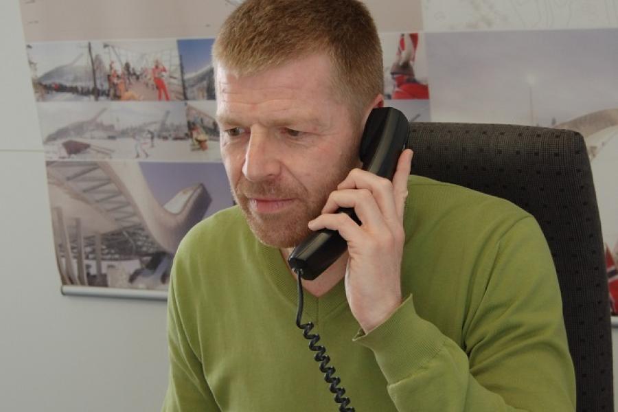 Klaus Meinel_Contacting the IAKS office