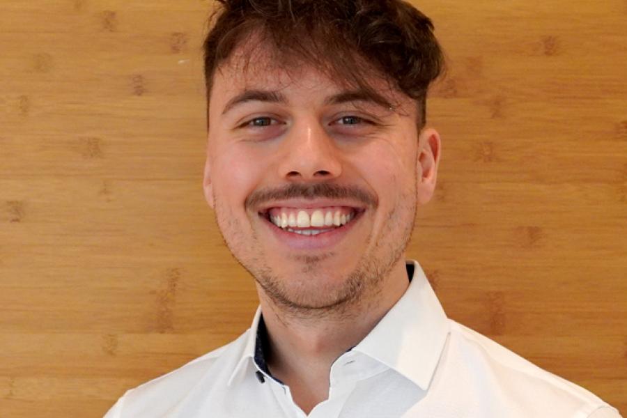 Max Rosenau_portrait pic.jpg